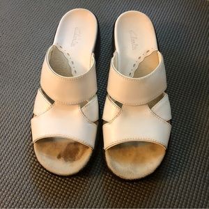Clarks Cream/Tan Slide Sandals